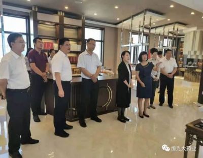 自治區(qū)黨委常委、統(tǒng)戰(zhàn)部部長王莉霞到恒光大藥業(yè)調(diào)研