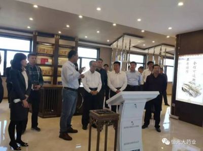 內(nèi)蒙古自治區(qū)黨委委員、常委、副書記林少春到恒光大藥業(yè)調(diào)研