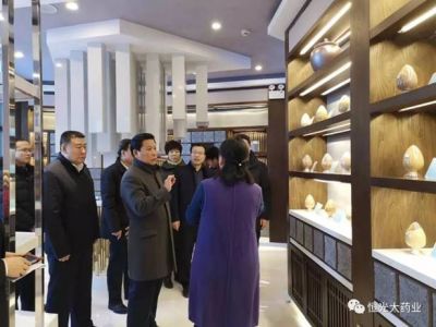 自治區(qū)黨委常委、統(tǒng)戰(zhàn)部部長、自治區(qū)副主席、赤峰市委書記段志強...